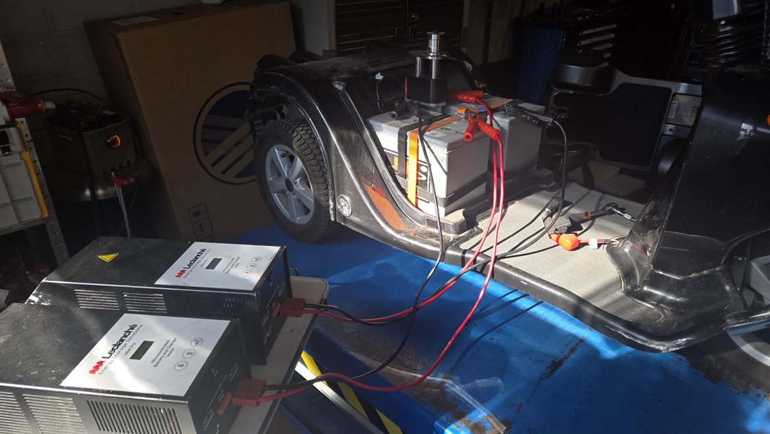 Technische batterijcontrole van een tweedehands scootmobiel bij Movalas